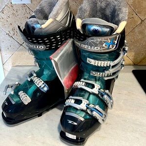 DALBELLO WOMENS ITALIAN SKI BOOTS